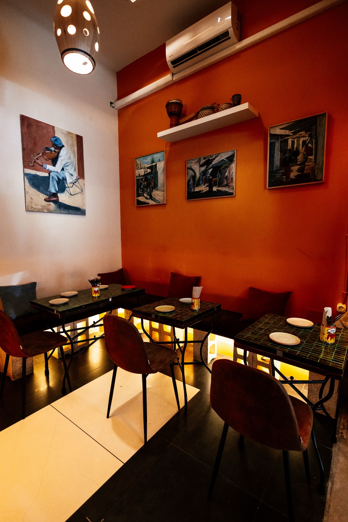 El comedor con cuadros